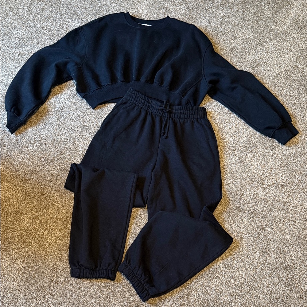 Zara Cropped black Sweatshirt and Joggers Set! Worn once! Size M.